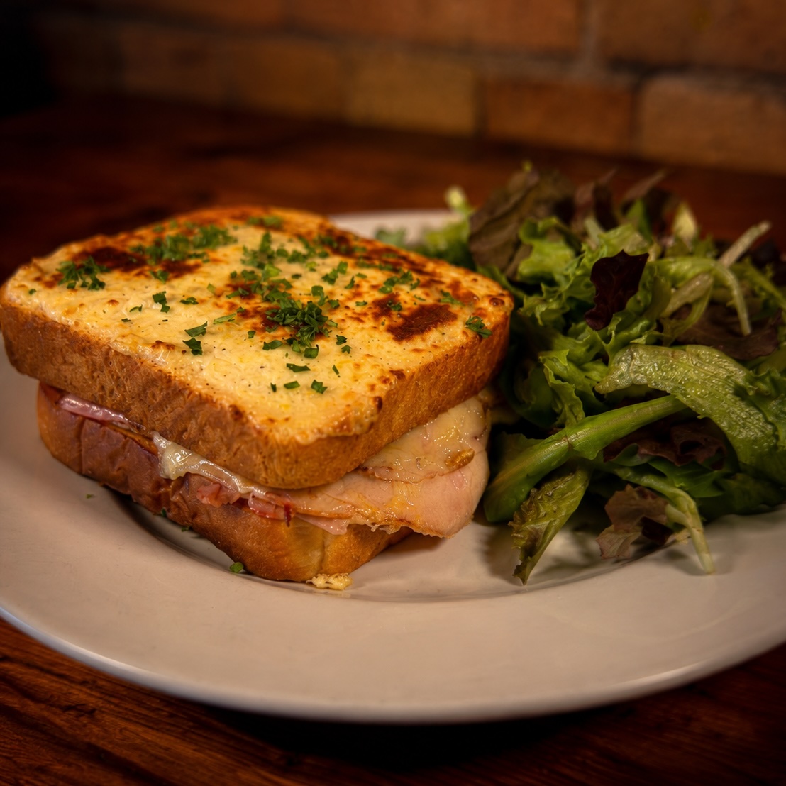 Croque monsieur with ham, gruyere and baked bechamel