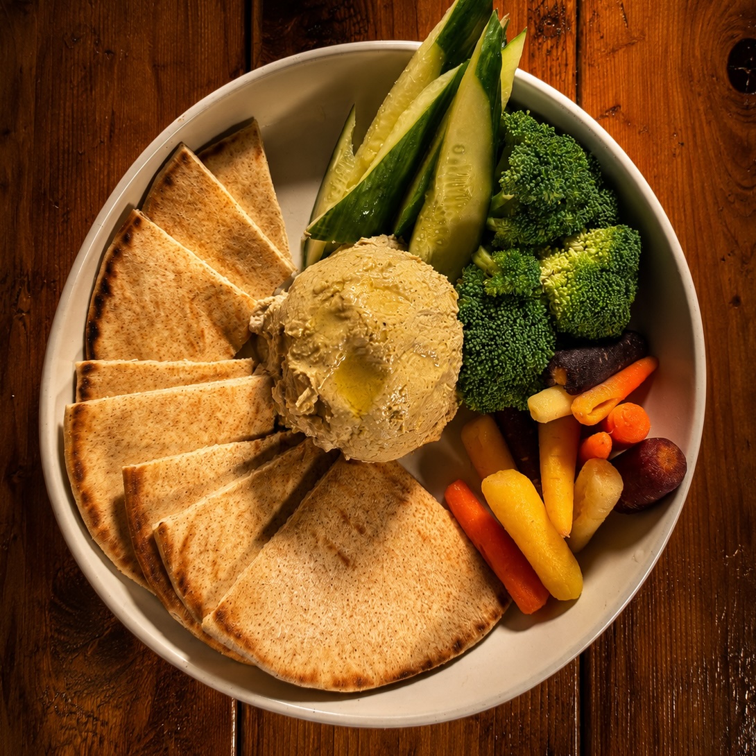 Roasted garlic hummus with toasted pita and fresh vegetables